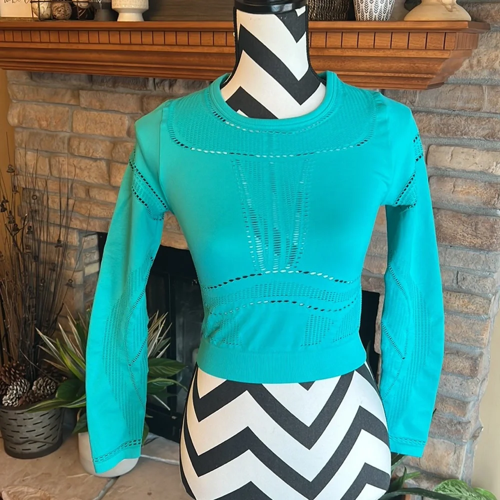 Fabletics Jaymee Mesh Long-Sleeve Top Style #LS1931297 - Picture 4 of 9